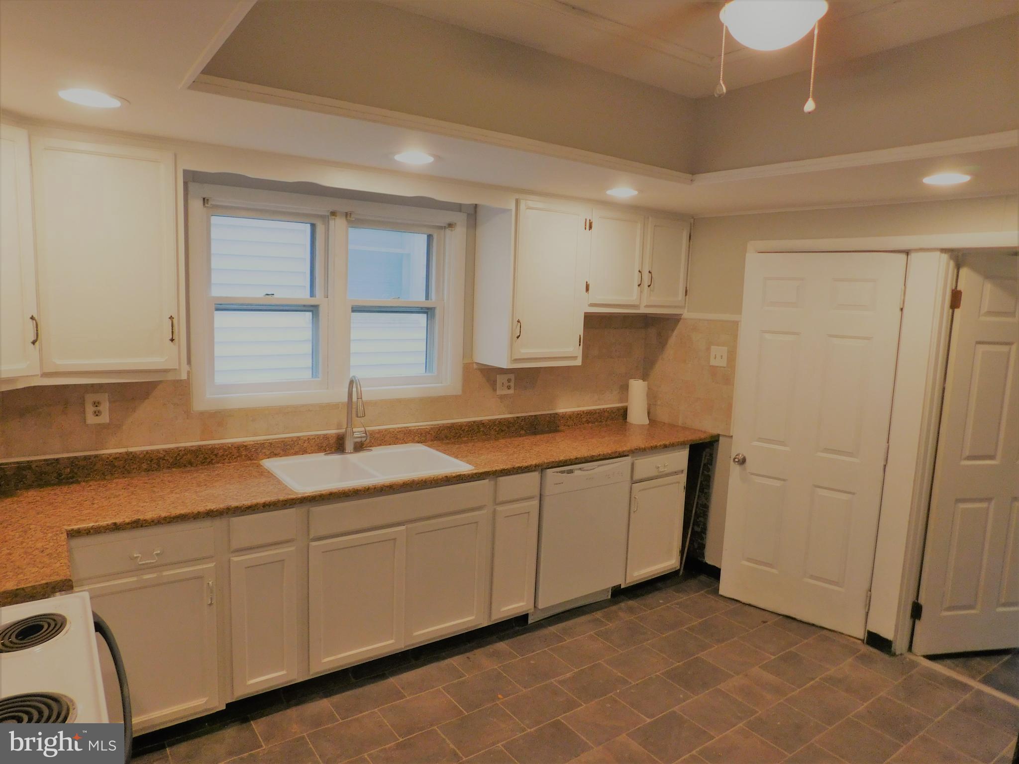 228 West Ridge Street Coaldale, PA 18218 - Photo 4 of 20 Gallery Image 4