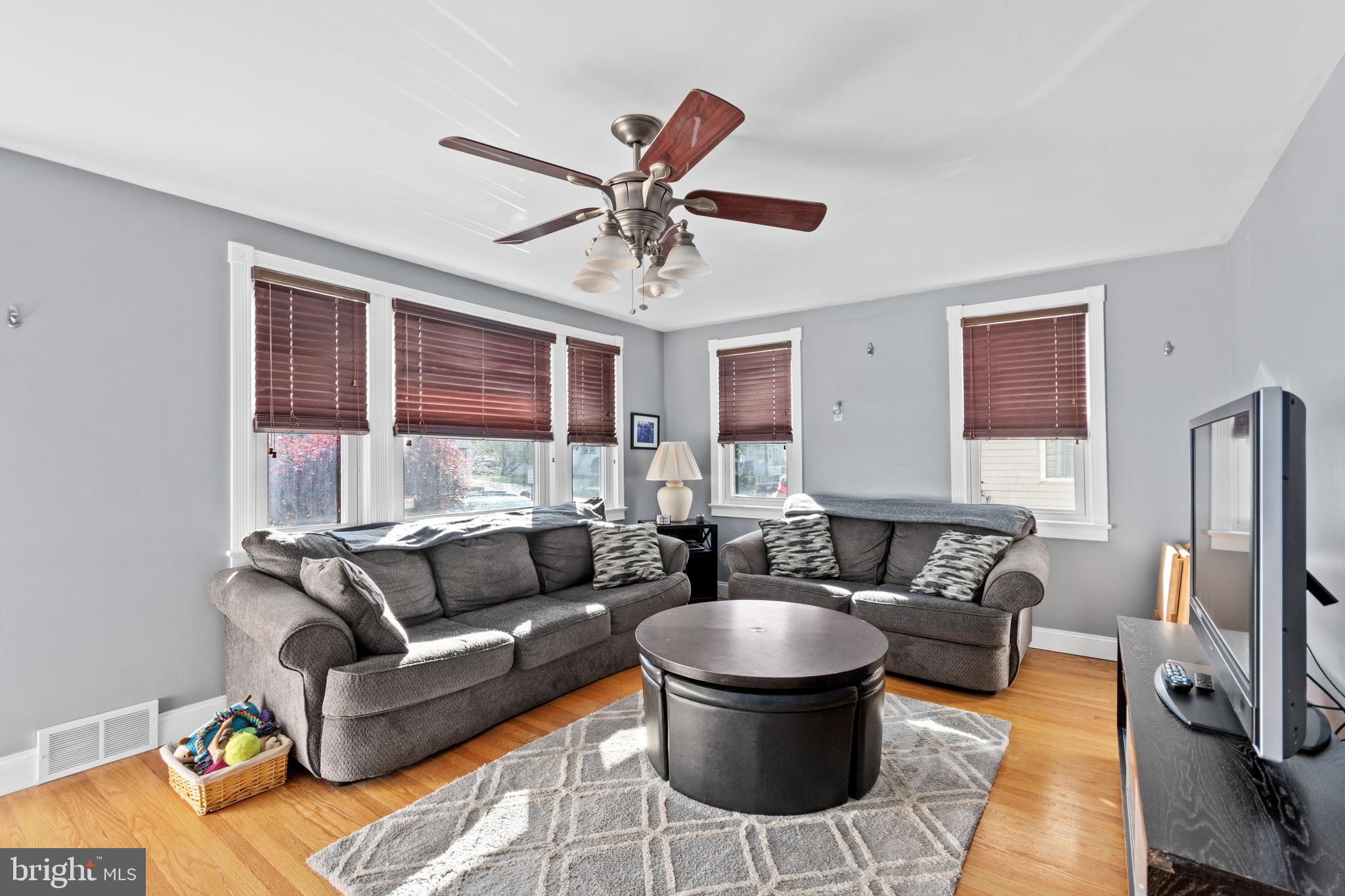 27 East Mill Road Maple Shade, NJ 08052 - Photo 4 of 21