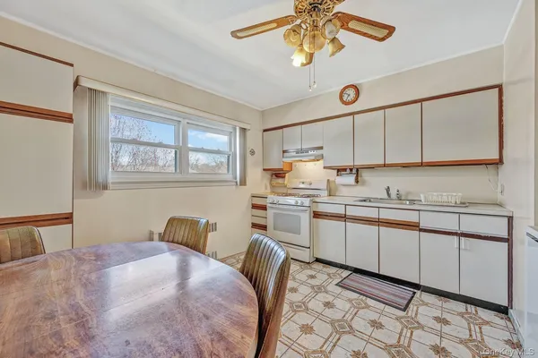 $785,000 | 56-27B Utopia Parkway, Unit 1014 | Auburndale