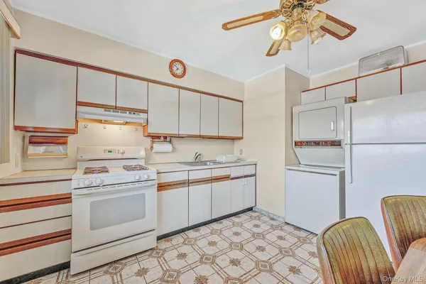 $785,000 | 56-27B Utopia Parkway, Unit 1014 | Auburndale