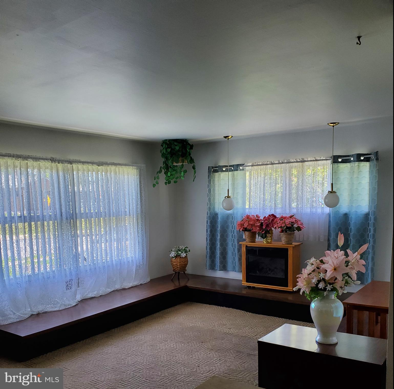 2410 Burridge Road Baltimore, MD 21234 - Photo 3 of 13 Living Room