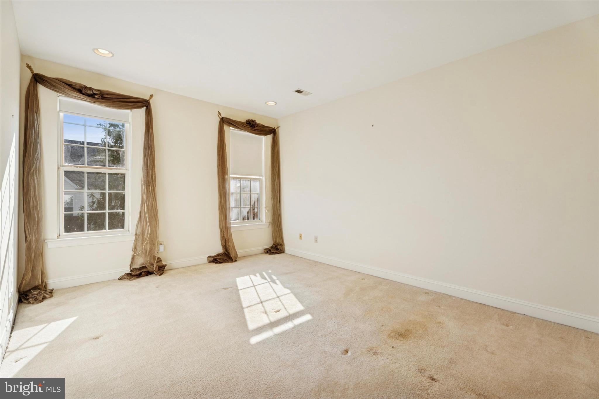 416 Ruth Court Harleysville, PA 19438 - Photo 19 of 35 an empty room with windows