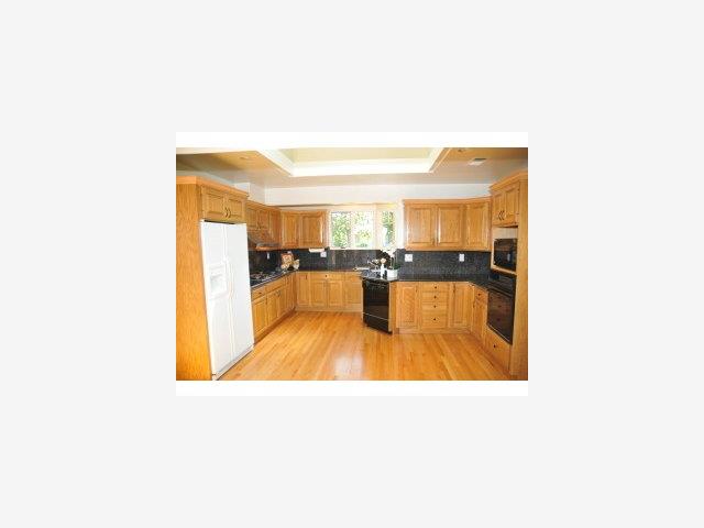 871 Clinton Road Los Altos, CA 94024 - Photo 4 of 9 Gallery Image 4
