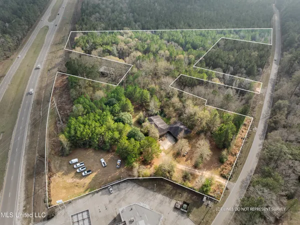 $500,000 | 2 Elks Lake Road, Hattiesburg, MS 39401