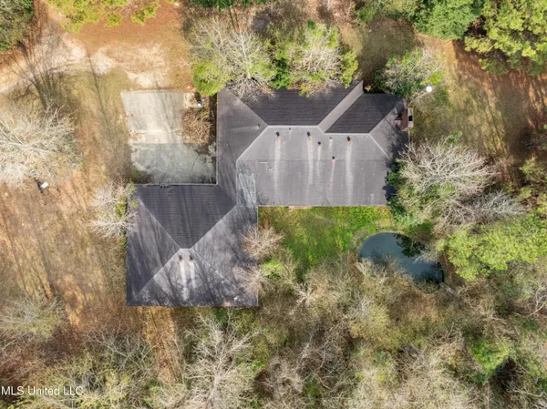 $500,000 | 2 Elks Lake Road, Hattiesburg, MS 39401