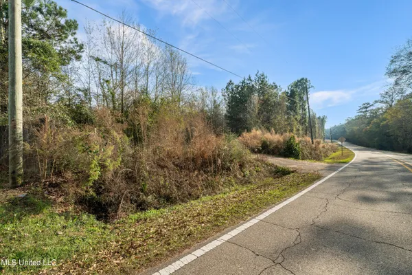 $500,000 | 2 Elks Lake Road, Hattiesburg, MS 39401