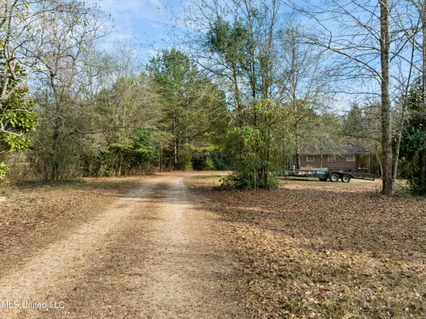 $500,000 | 2 Elks Lake Road, Hattiesburg, MS 39401