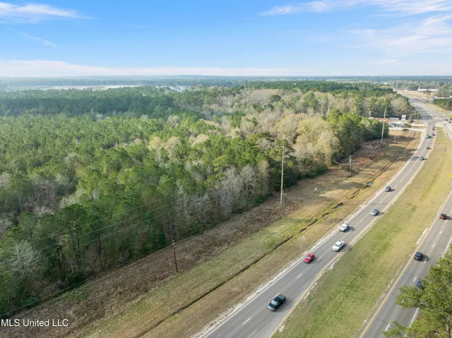 $465,000 | 2 Elks Lake Road, Hattiesburg, MS 39401