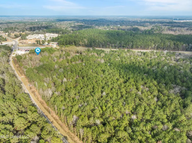 $465,000 | 2 Elks Lake Road, Hattiesburg, MS 39401