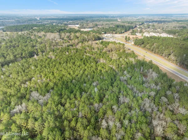 $500,000 | 2 Elks Lake Road, Hattiesburg, MS 39401