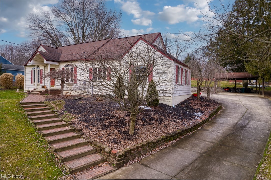 227 South Messner Road New Franklin, OH 44319 - Photo 6 of 44 View of side of home