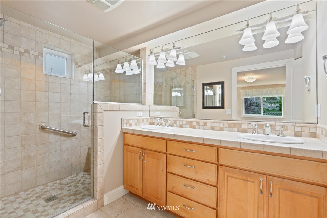 641 Bell Street, Unit 102 Edmonds, WA 98020 - Photo 17 of 40