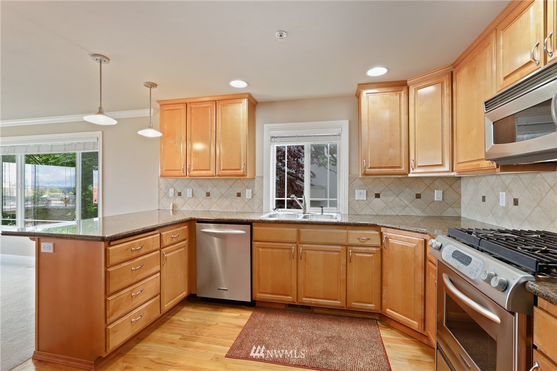641 Bell Street, Unit 102 Edmonds, WA 98020 - Photo 19 of 40