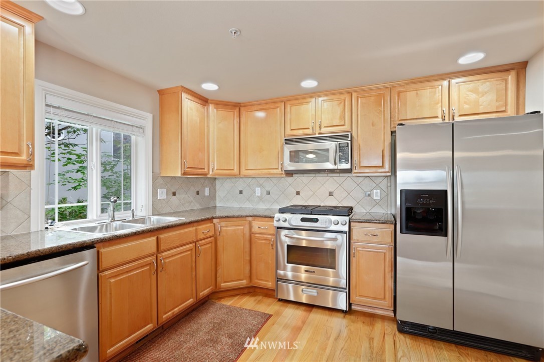 641 Bell Street, Unit 102 Edmonds, WA 98020 - Photo 21 of 40
