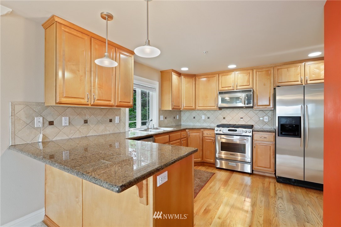 641 Bell Street, Unit 102 Edmonds, WA 98020 - Photo 22 of 40