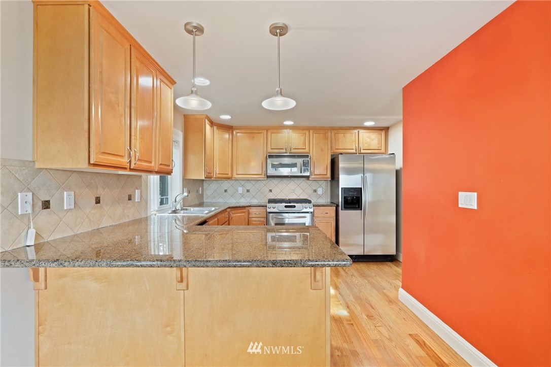 641 Bell Street, Unit 102 Edmonds, WA 98020 - Photo 23 of 40