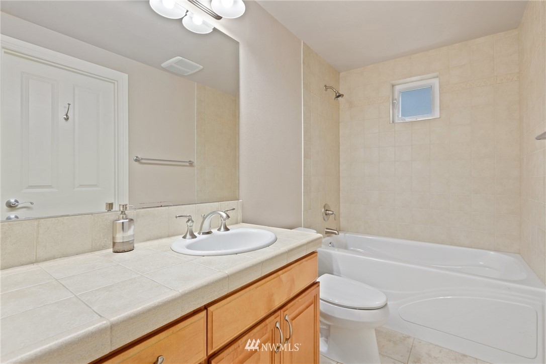 641 Bell Street, Unit 102 Edmonds, WA 98020 - Photo 24 of 40