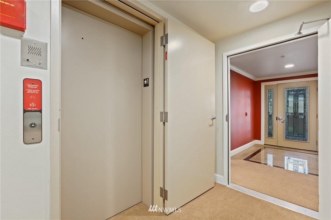 641 Bell Street, Unit 102 Edmonds, WA 98020 - Photo 6 of 40