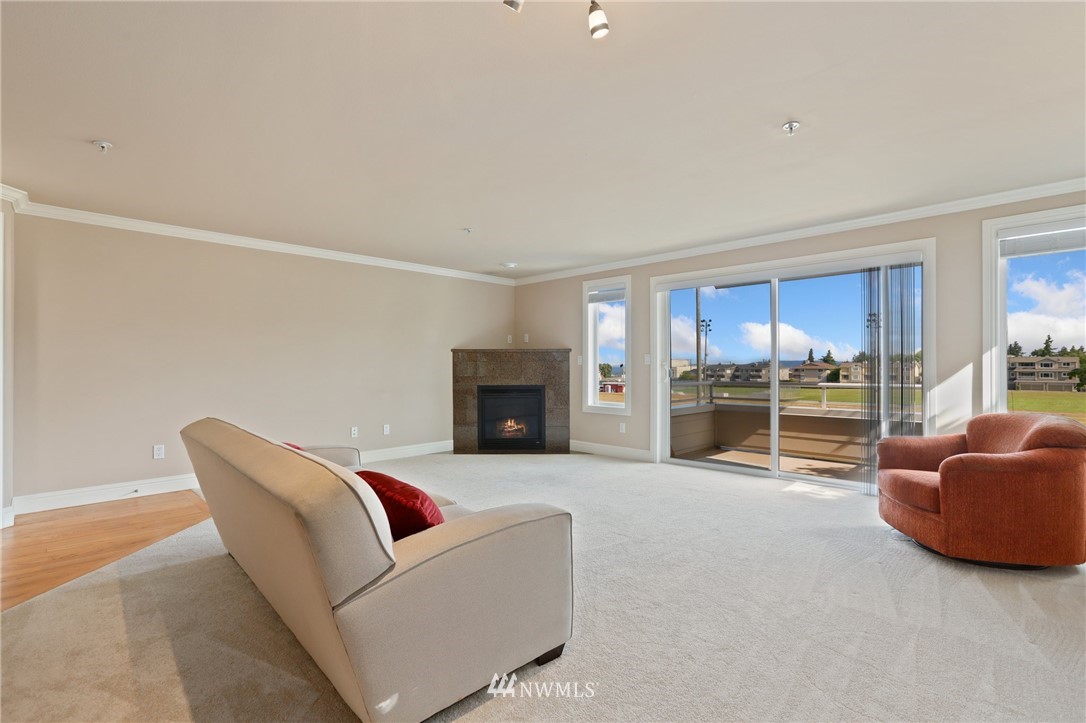 641 Bell Street, Unit 102 Edmonds, WA 98020 - Photo 7 of 40
