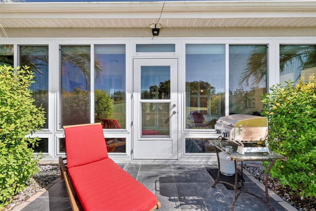 13536 Southeast 97th Terrace Road Summerfield, FL 34491 - Photo 26 of 34 a backyard of a house with wooden floor and outdoor seating