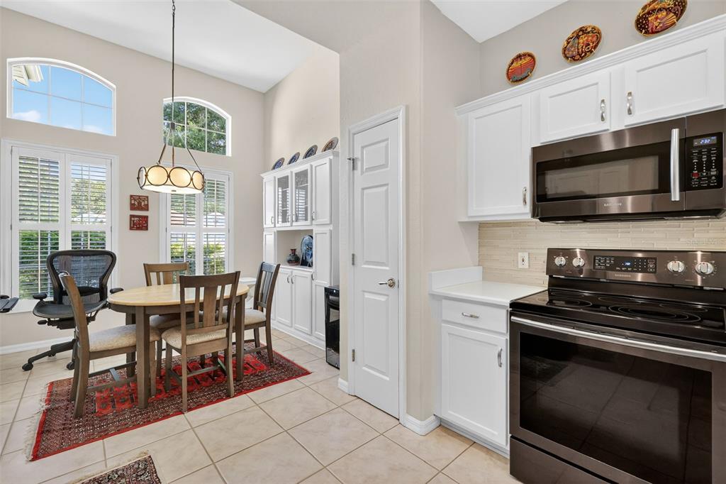 13536 Southeast 97th Terrace Road Summerfield, FL 34491 - Photo 7 of 34 a view of kitchen with breakfast area
