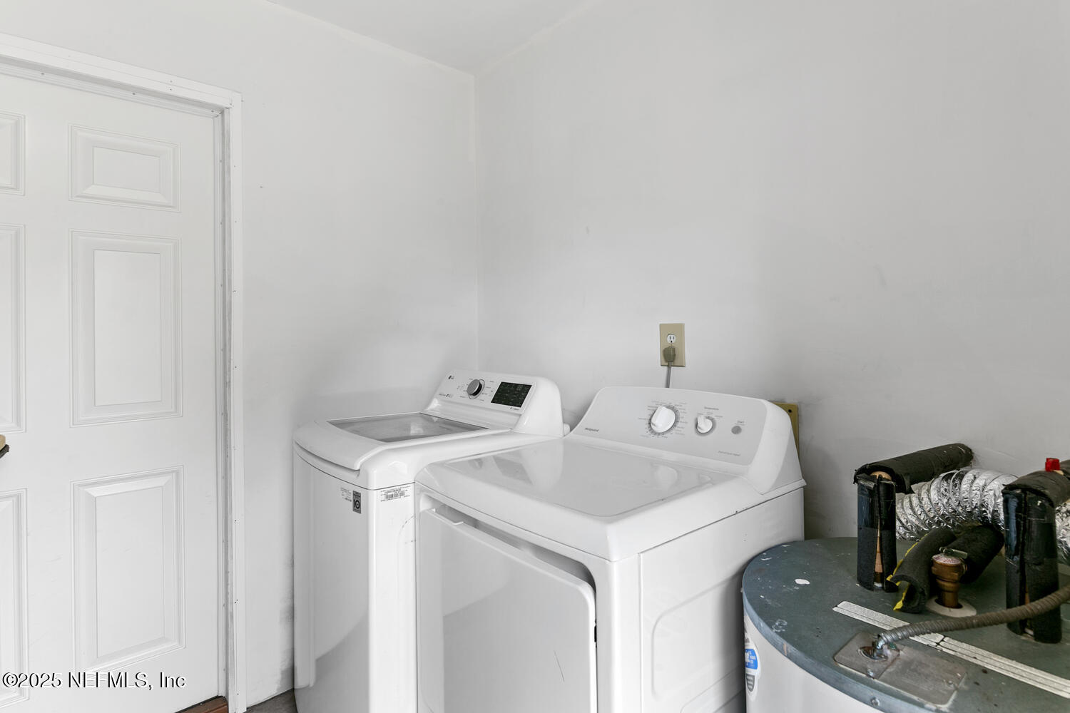 1144 Crown Drive Jacksonville, FL 32221 - Photo 15 of 20 a utility room with dryer and washer