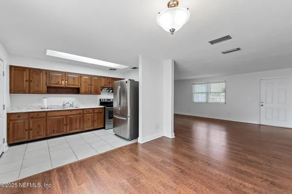 a view of a house with backyard and a garden