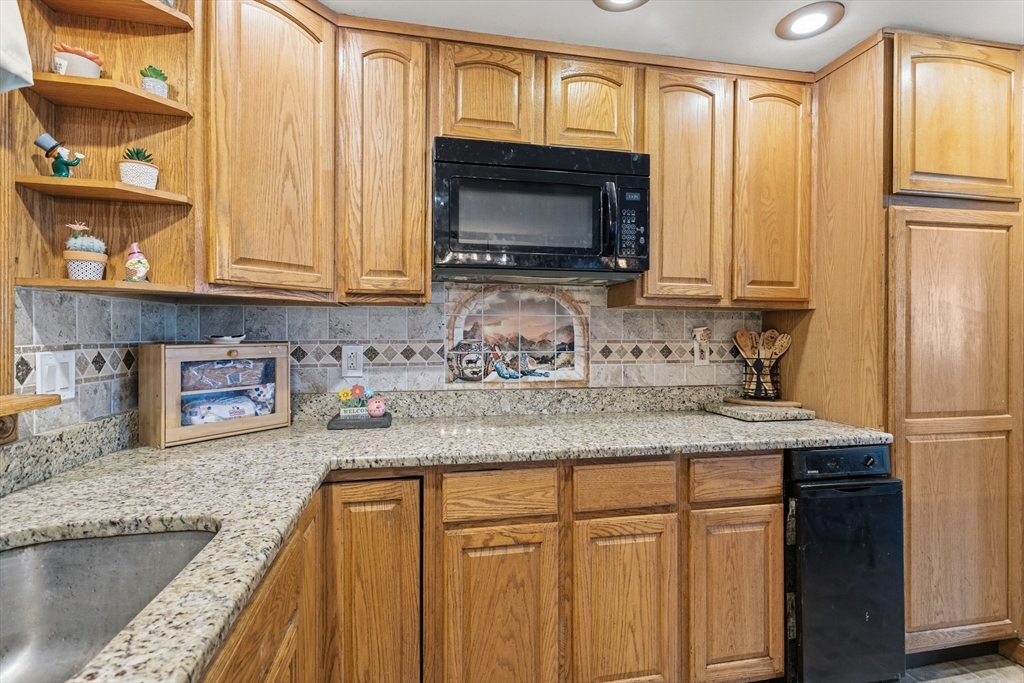 215 Donohue Road Dracut, MA 01826 - Photo 15 of 40