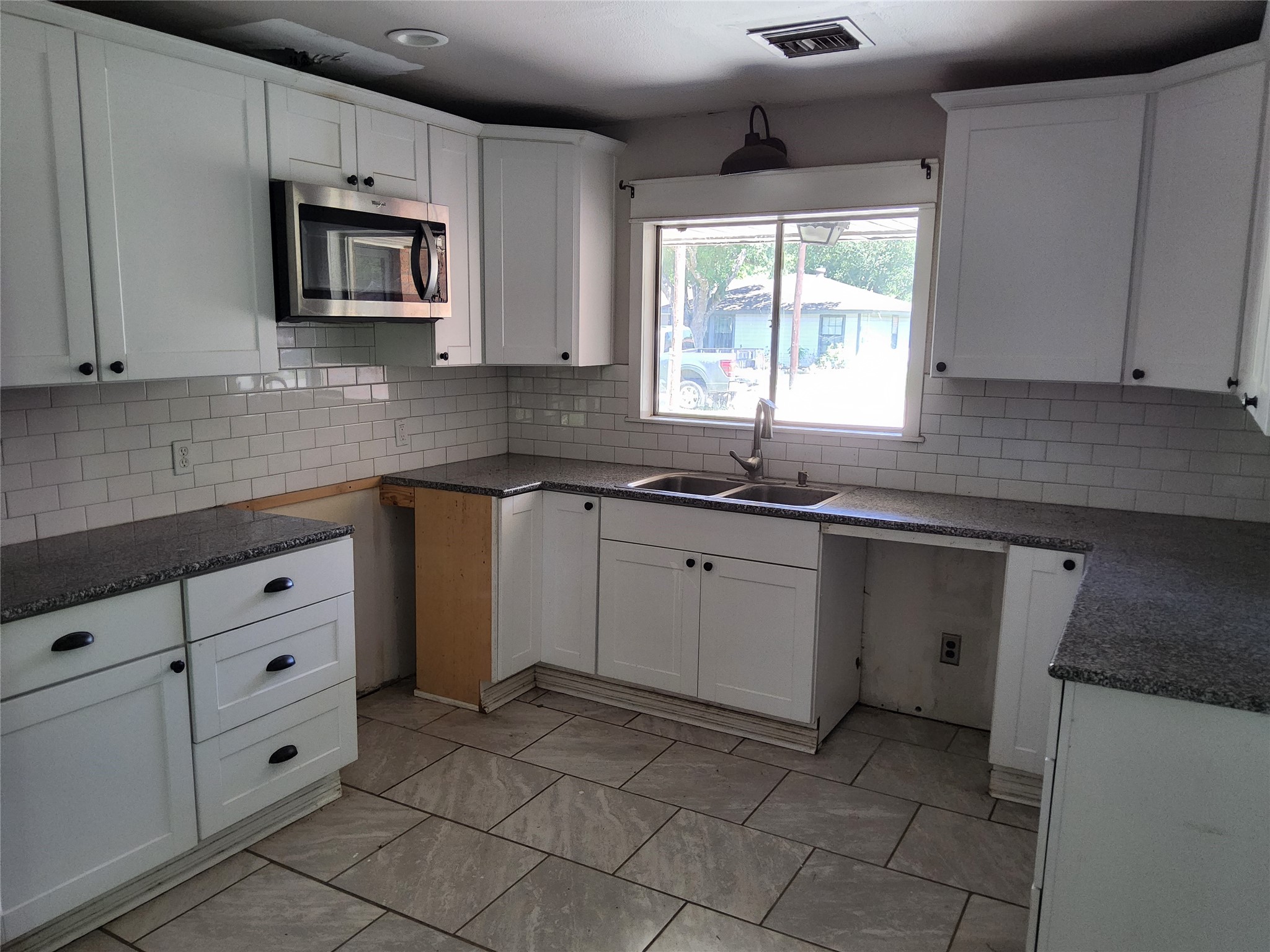 701 Sherrill Street West Orange, TX 77630 - Photo 10 of 16