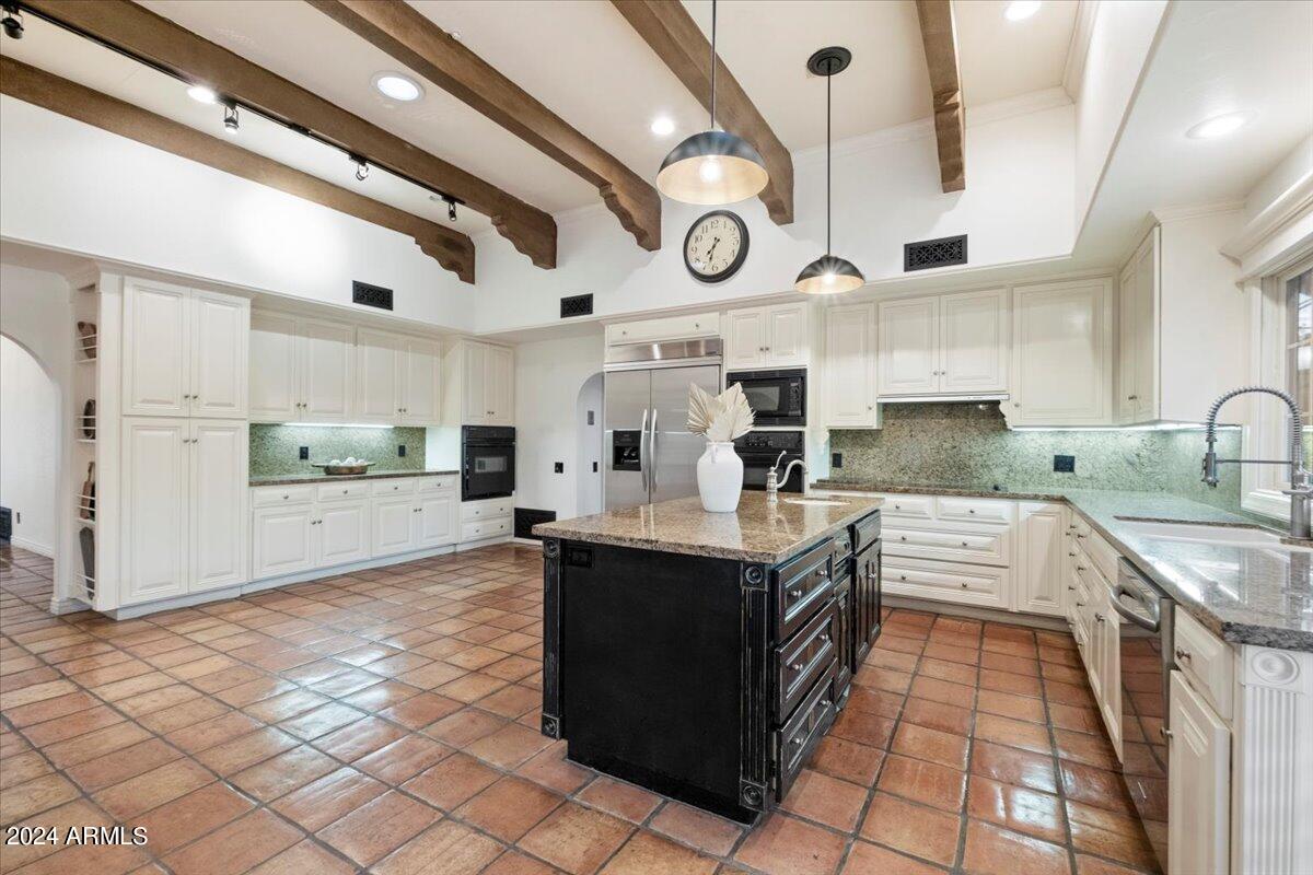 8712 North 68th Street Paradise Valley, AZ 85253 - Photo 11 of 44 Premium Lighting