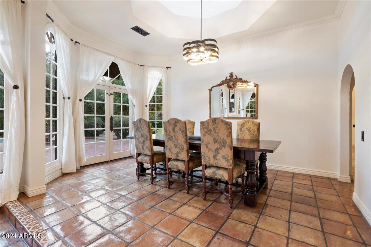 8712 North 68th Street Paradise Valley, AZ 85253 - Photo 15 of 44 Formal Dining Area