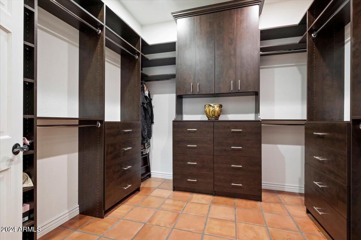 8712 North 68th Street Paradise Valley, AZ 85253 - Photo 23 of 44 Custom Cabinetry