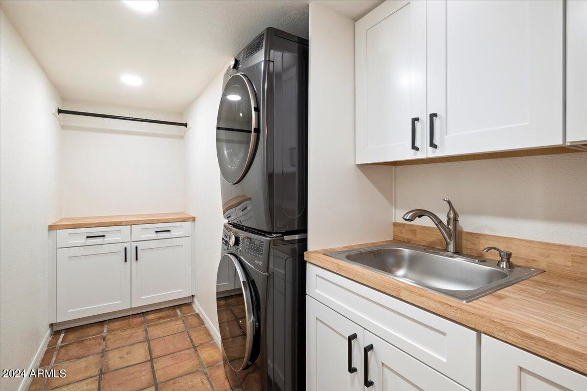 8712 North 68th Street Paradise Valley, AZ 85253 - Photo 28 of 44 Laundry Room