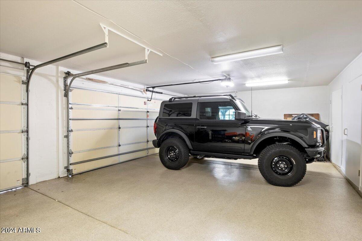 8712 North 68th Street Paradise Valley, AZ 85253 - Photo 30 of 44 Garage