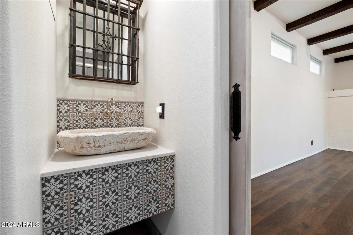 8712 North 68th Street Paradise Valley, AZ 85253 - Photo 33 of 44 Casita Bathroom