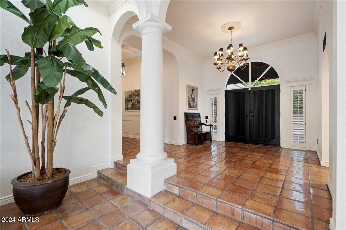 8712 North 68th Street Paradise Valley, AZ 85253 - Photo 5 of 44 Foyer