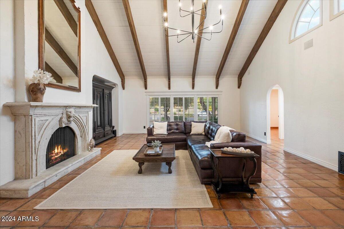 8712 North 68th Street Paradise Valley, AZ 85253 - Photo 8 of 44 Exposed Beams