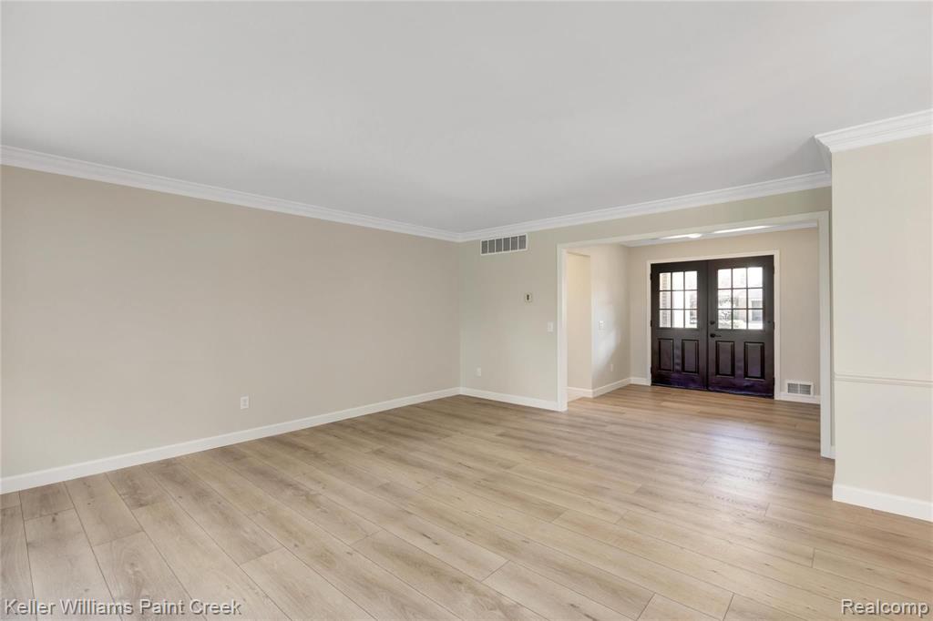 332 Lake Forest Road Rochester Hills, MI 48309 - Photo 8 of 48