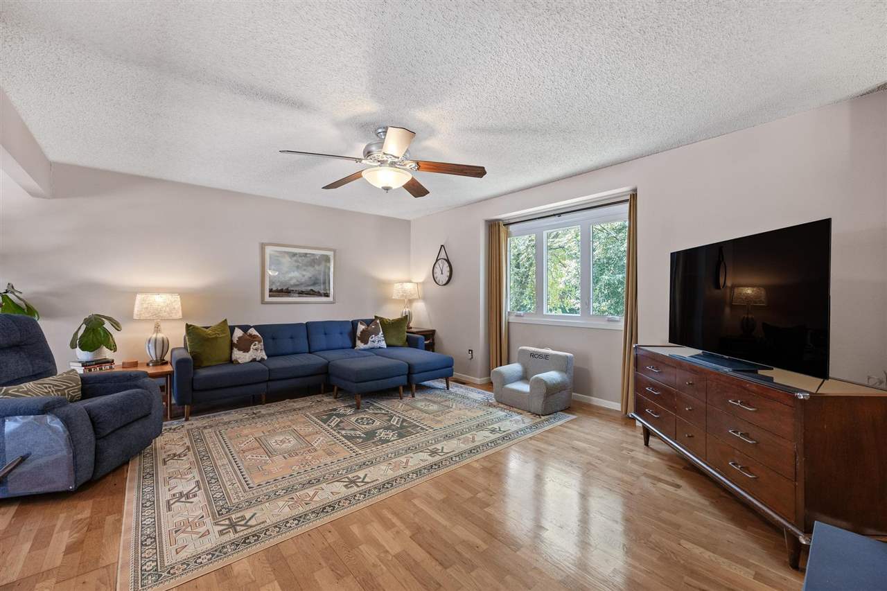 627 Holiday Road Coralville, IA 52241 - Photo 4 of 26 Gallery Image 4