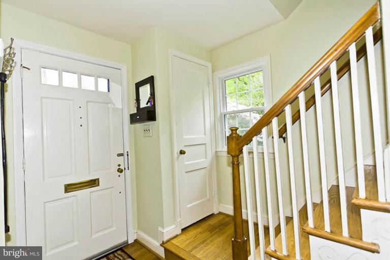 307 Mansfield Road Silver Spring, MD 20910 - Photo 2 of 30 Entrance / Foyer