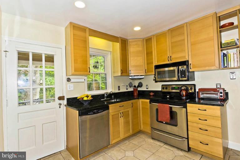 307 Mansfield Road Silver Spring, MD 20910 - Photo 16 of 30 Kitchen