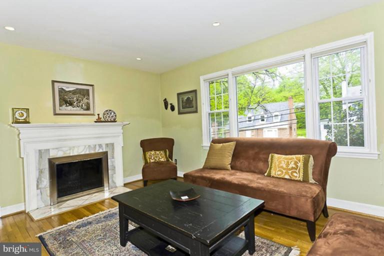 307 Mansfield Road Silver Spring, MD 20910 - Photo 4 of 30 Living Room #2