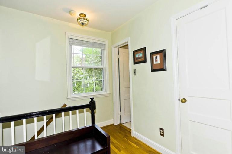 307 Mansfield Road Silver Spring, MD 20910 - Photo 7 of 30 Hallway