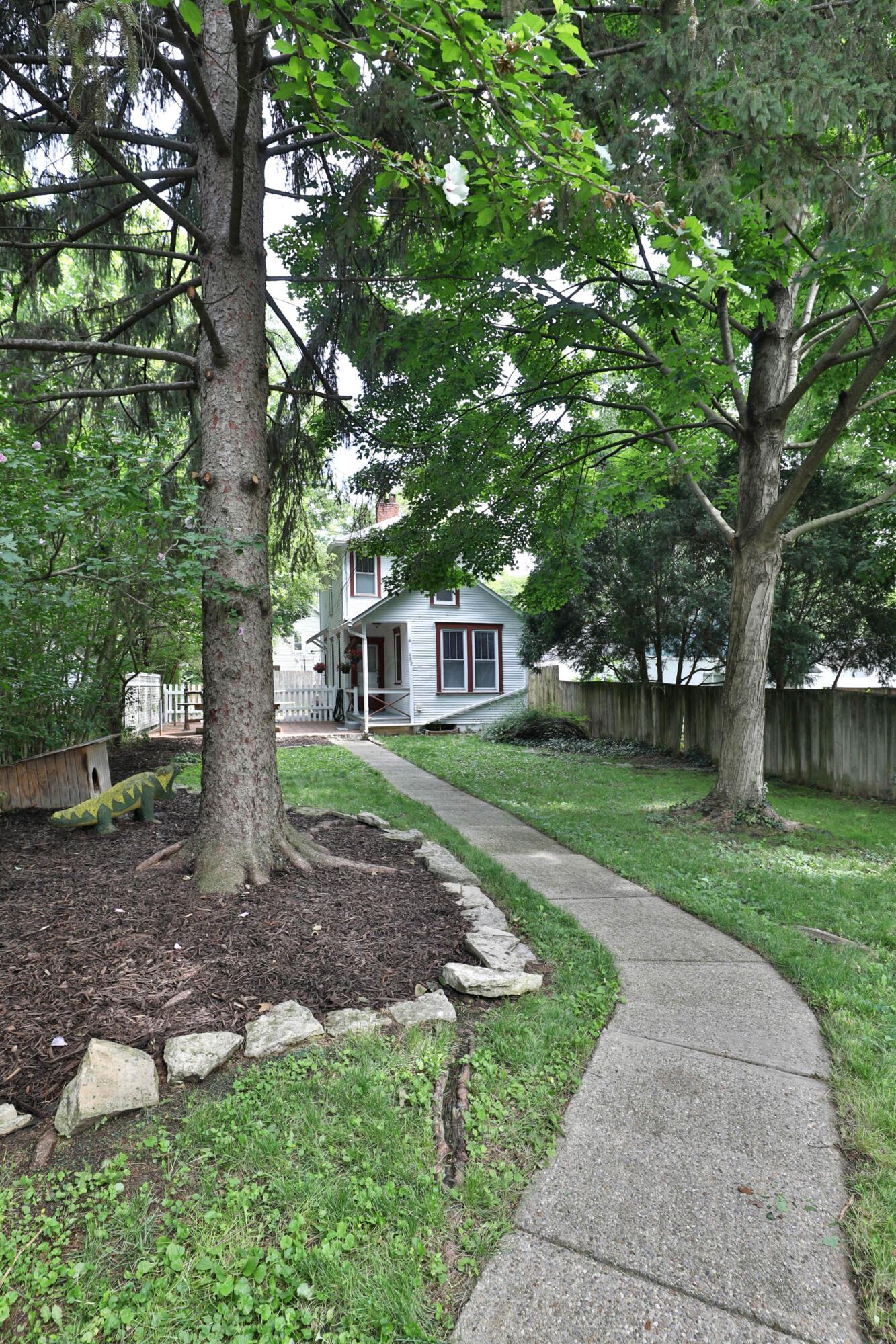 588 Midgard Road Columbus, OH 43202 - Photo 3 of 40 588-MidgardRd-04