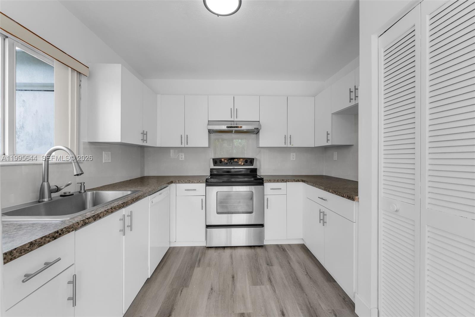 17570 Southwest 142nd Court Miami, FL 33177 - Photo 7 of 26