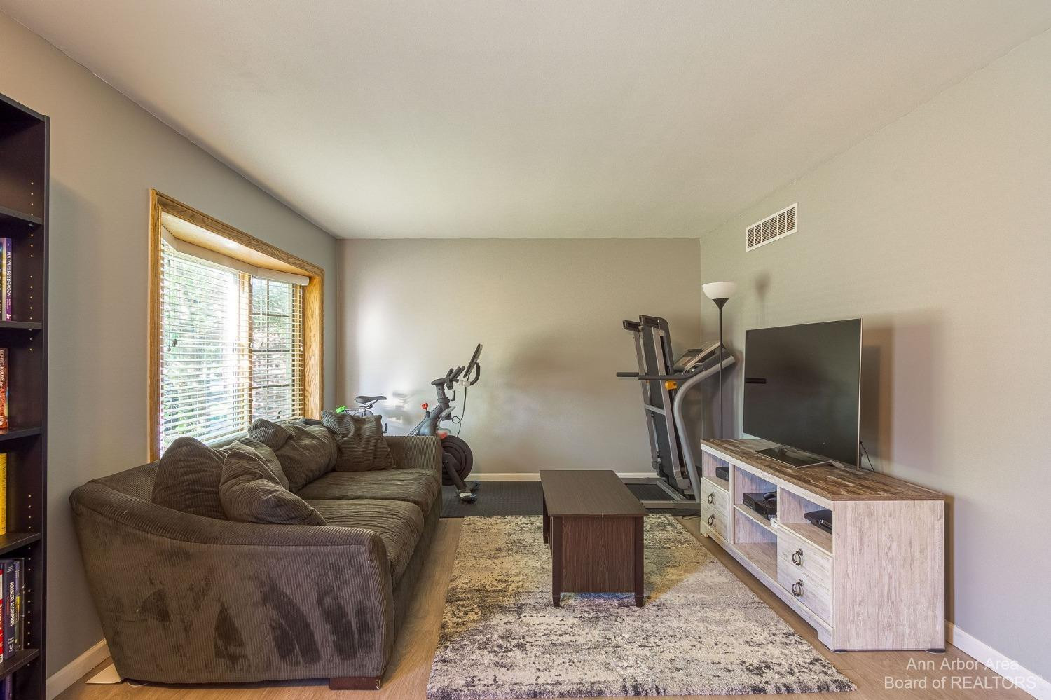 42614 Keystone Canton, MI 48187 - Photo 4 of 33 Photo 4