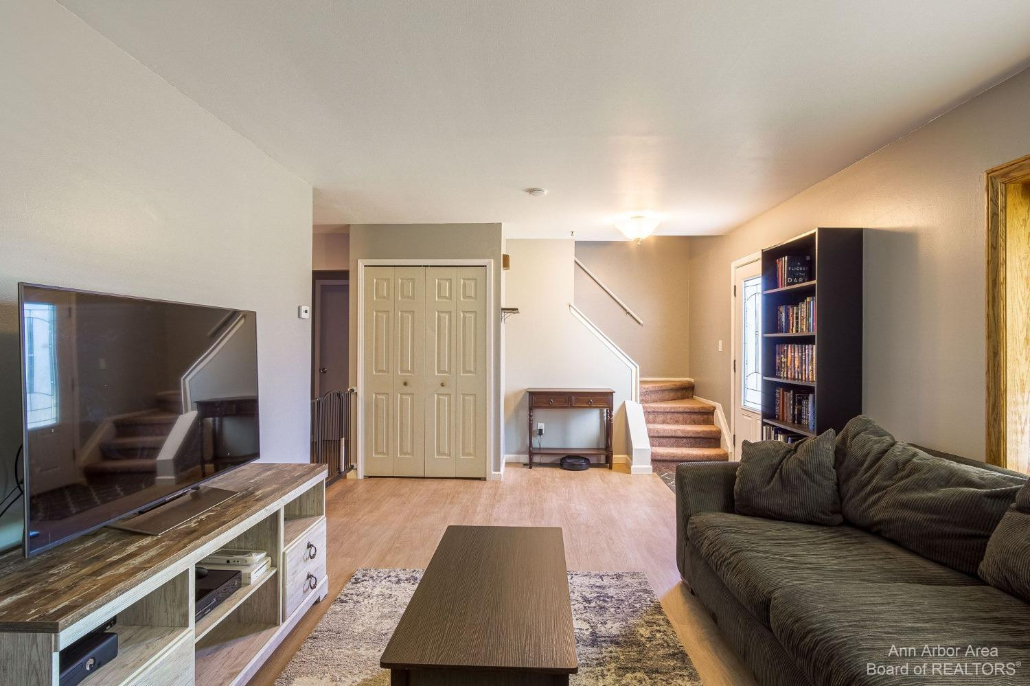 42614 Keystone Canton, MI 48187 - Photo 5 of 33 Photo 5