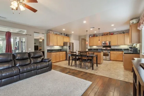 $2,600 | 2313 North Silvervale Street, Visalia, CA 93291