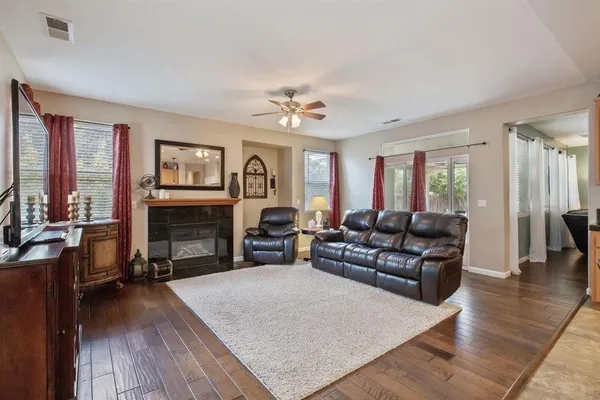 $2,600 | 2313 North Silvervale Street, Visalia, CA 93291