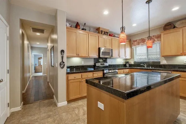 $2,600 | 2313 North Silvervale Street, Visalia, CA 93291